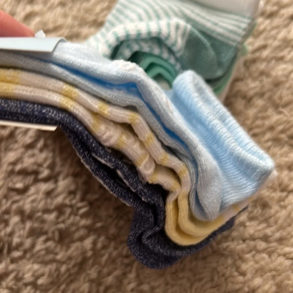 Cat & Jack 6pk Kids Low-cut socks gripper bottoms - 2T-3T (shoe 5-8)